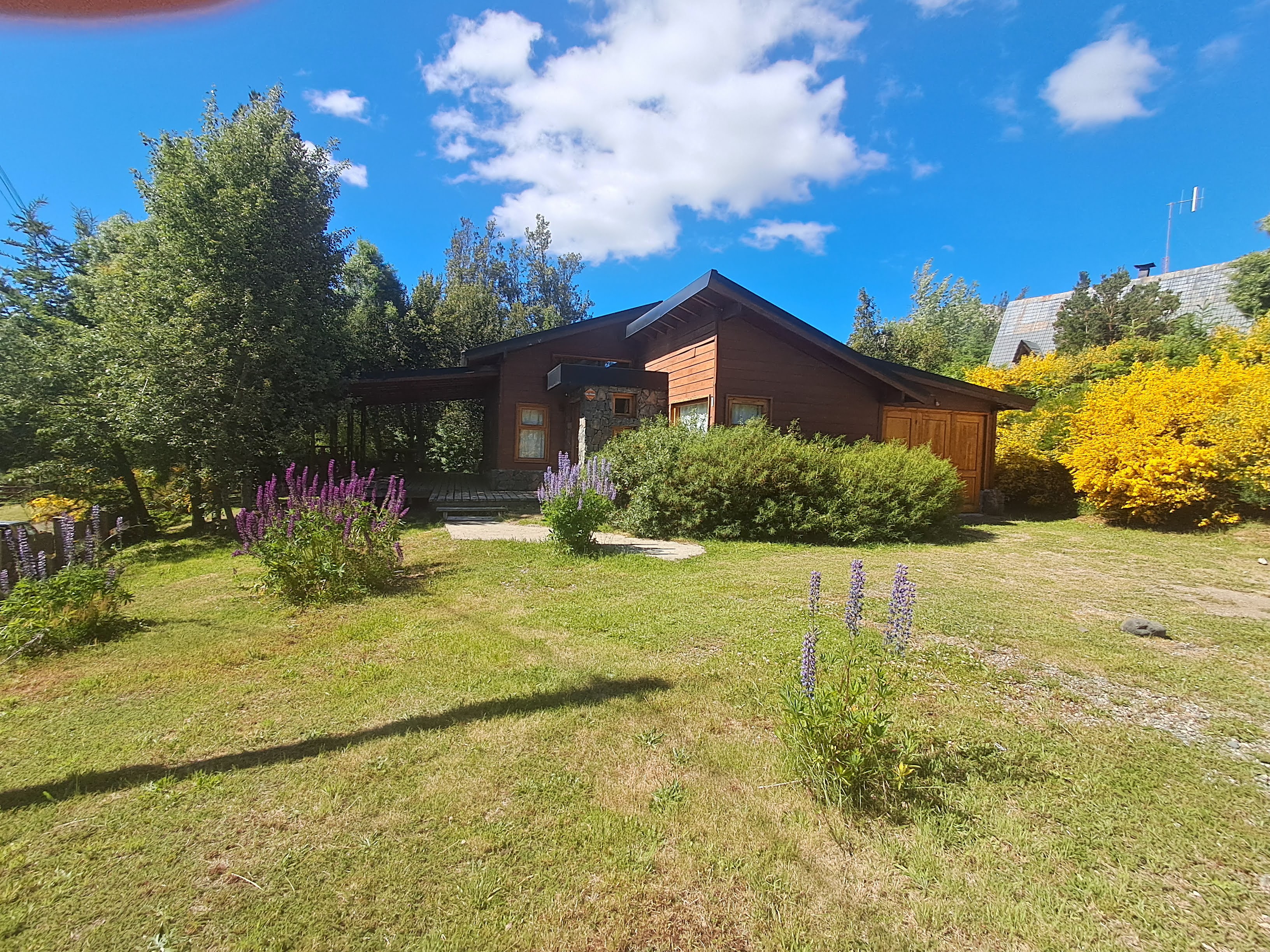 Casa Los Lagos, amplia y luminosa en Villa La Angostura