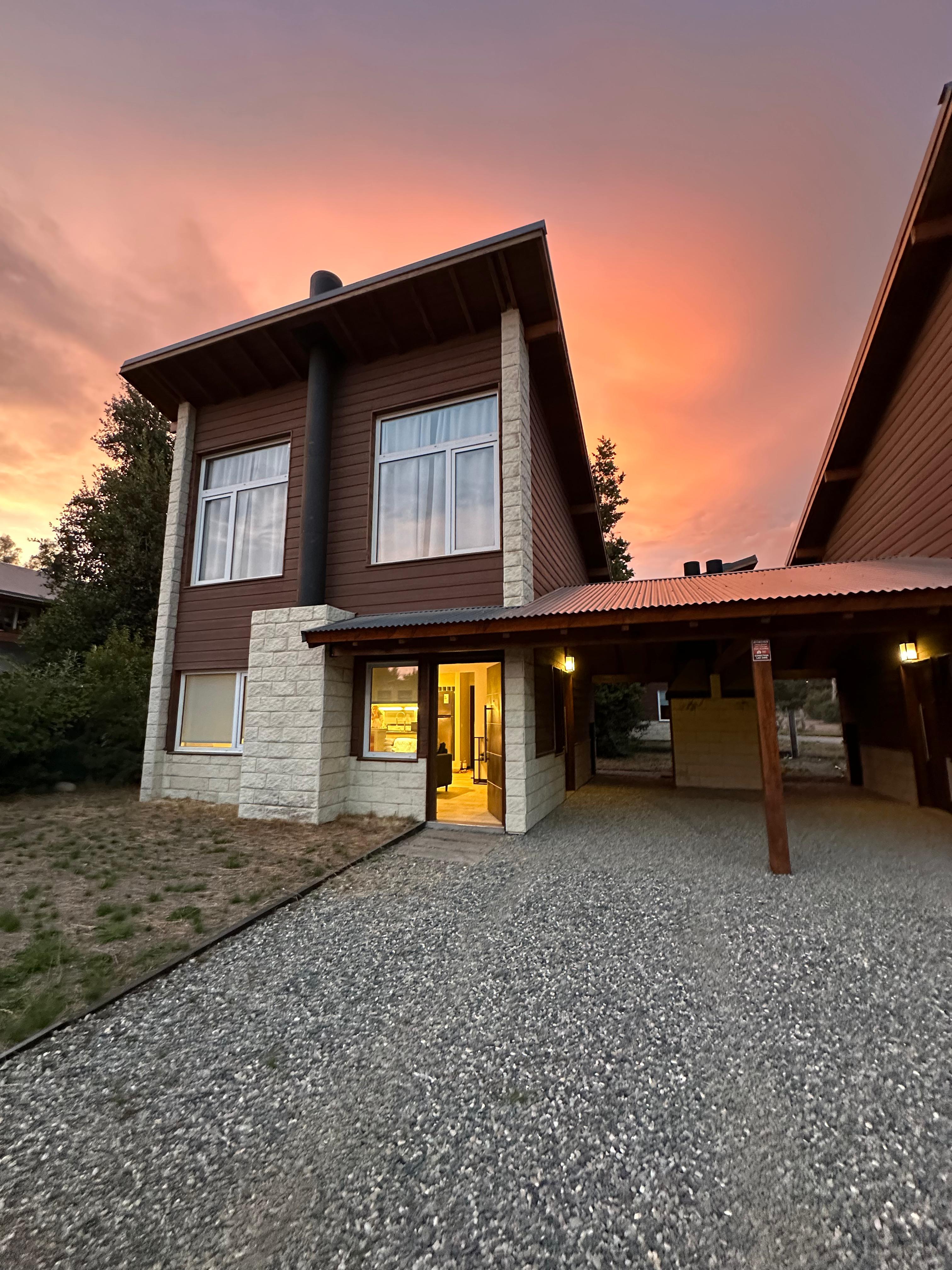 Casa Sukha, casa moderna y equipada en Villa La Angostura