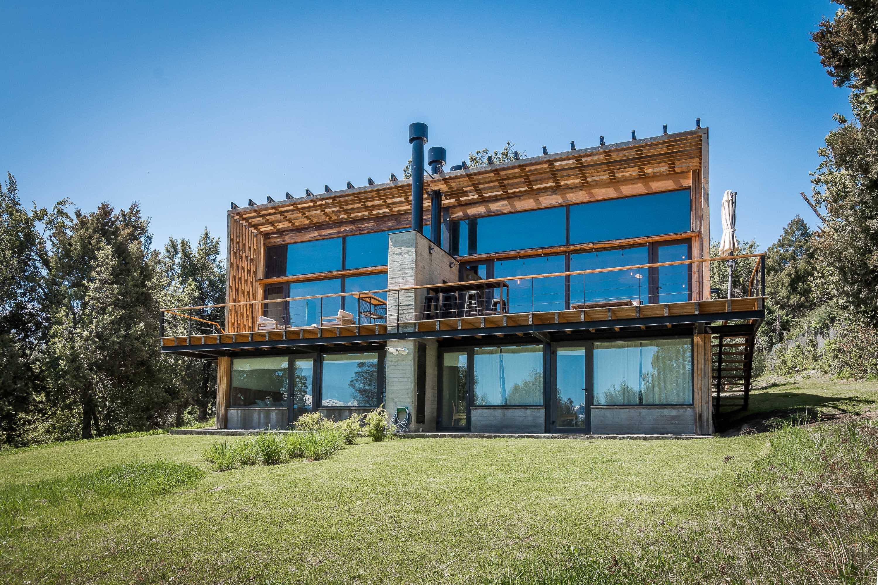 Casa Luna Azul, vista al lago Nahuel Huapi en Villa La Angostura