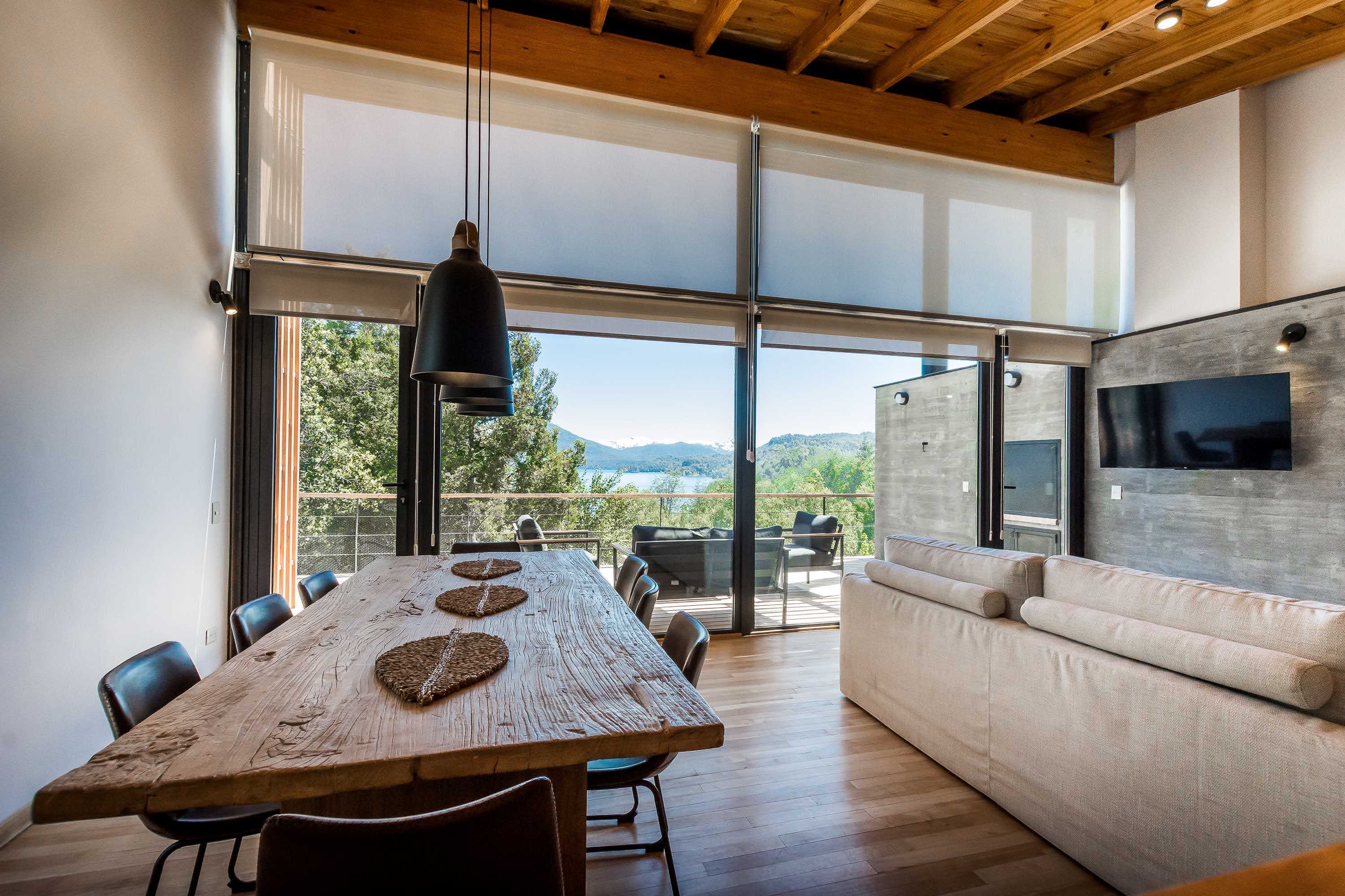 Casa Newen, vista al lago en Villa La Angostura
