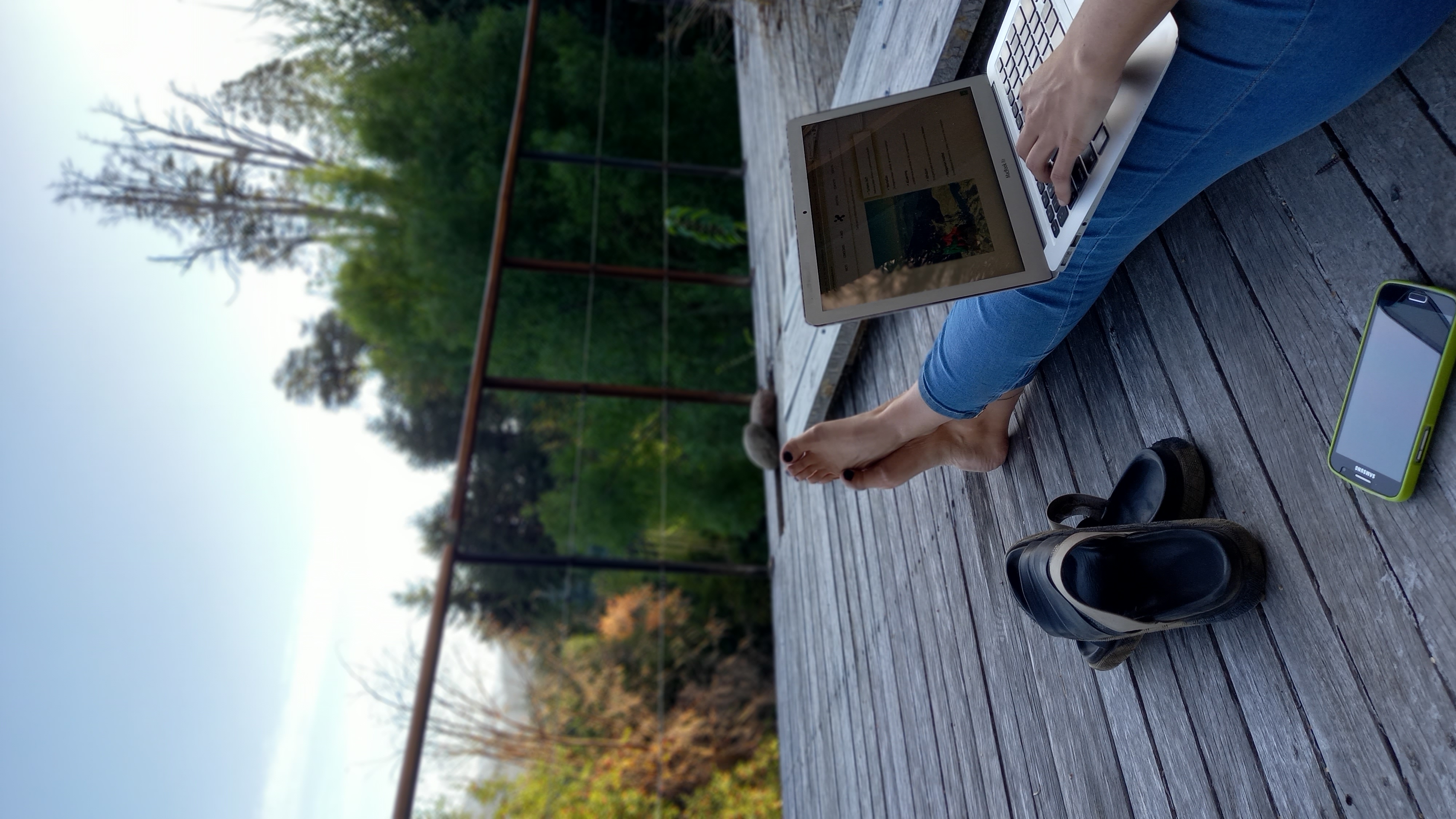 Espacio tranquilo rodeado de naturaleza para trabajar y descansar